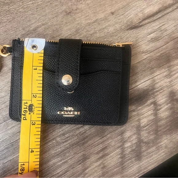 Coach mini wallet with gold hardware and keychain - Picture 4 of 6